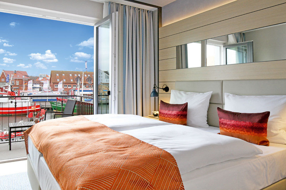 Hafenhotel Meereszeiten Heiligenhafen Exterior photo